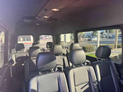Used 2023 Mercedes-Benz Sprinter 2500 image 7