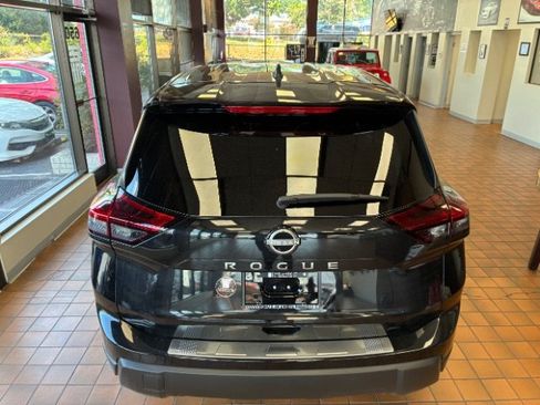 Used 2026 Nissan Rogue SV FWD image 13