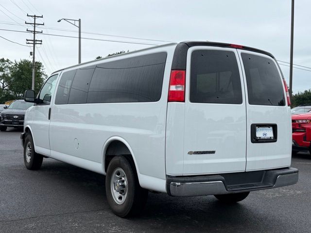 Used 2025 Chevrolet Express 3500 LT w/ LT Preferred Equipment Group RWD image 4