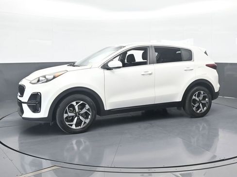 Used 2022 Kia Sportage LX image 2