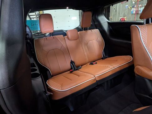 New 2026 Chrysler Pacifica Pinnacle AWD/4WD image 7