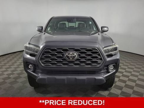 Used 2020 Toyota Tacoma TRD Off-Road w/ TRD Premium Off Road Package AWD/4WD image 2