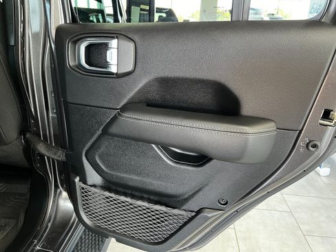 Used 2022 Jeep Wrangler Unlimited Sahara w/ LED Lighting Group AWD/4WD image 26