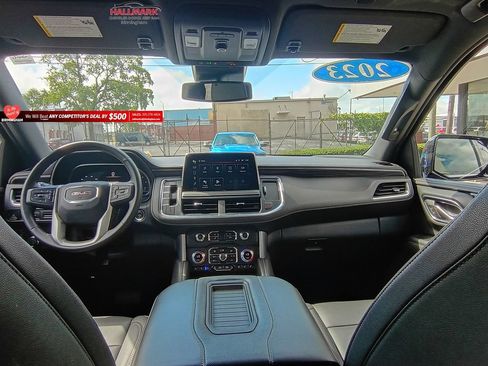 Used 2023 GMC Yukon SLT AWD/4WD image 14