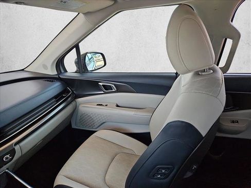 Used 2026 Kia Carnival SX w/ SX Dark Edition Package FWD image 12