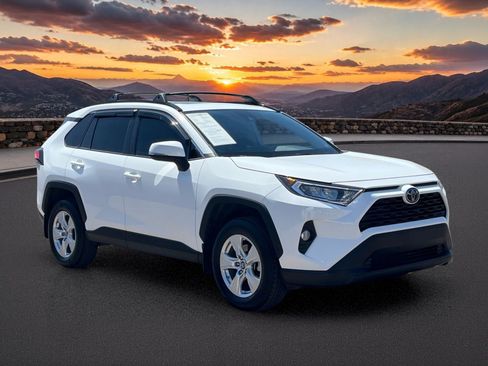 Used 2019 Toyota RAV4 XLE w/ Carpet Mat Package AWD/4WD image 7