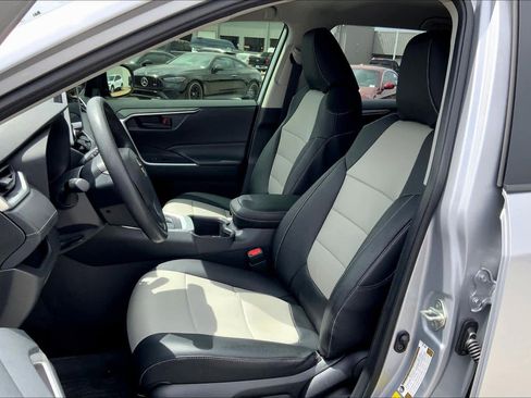Used 2025 Toyota RAV4 LE image 8