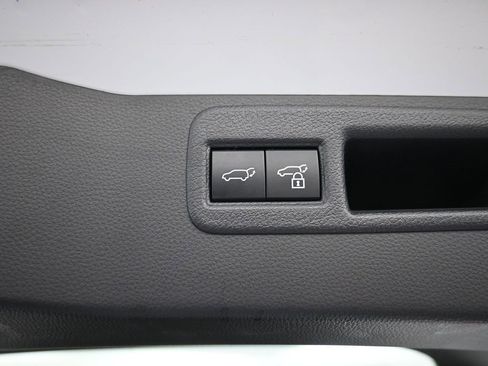 Certified 2024 Toyota Venza LE image 22