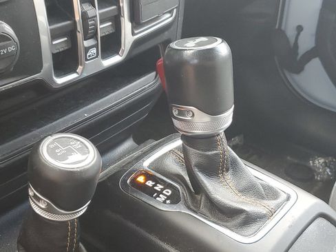 Used 2021 Jeep Wrangler Unlimited Sahara AWD/4WD image 29