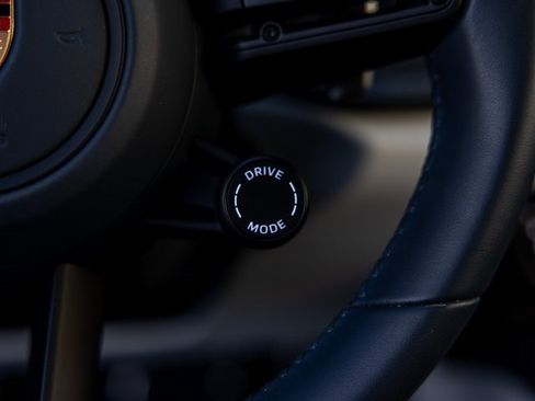 Used 2025 Porsche 911 Carrera image 44