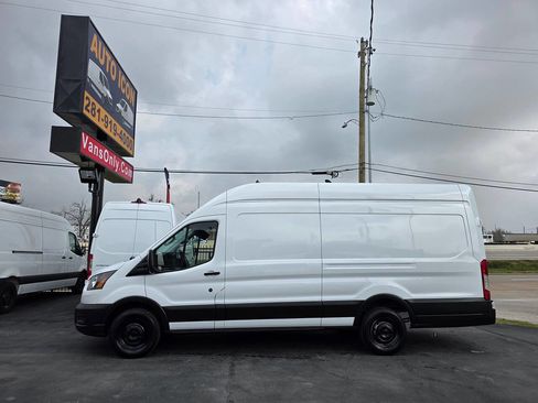 Used 2023 Ford Transit 250 148 High Roof Extended image 4