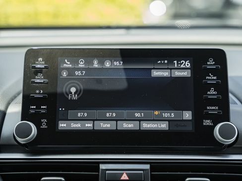 Used 2018 Honda Accord Touring image 22