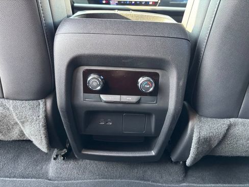 Used 2026 Chevrolet Traverse LT AWD/4WD image 24