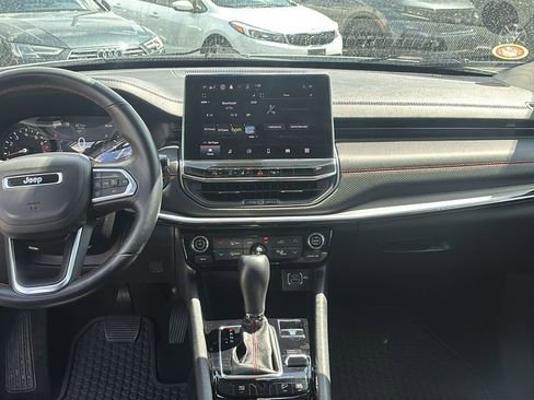 Used 2022 Jeep Compass Trailhawk w/ Trailhawk Convenience Group AWD/4WD image 12