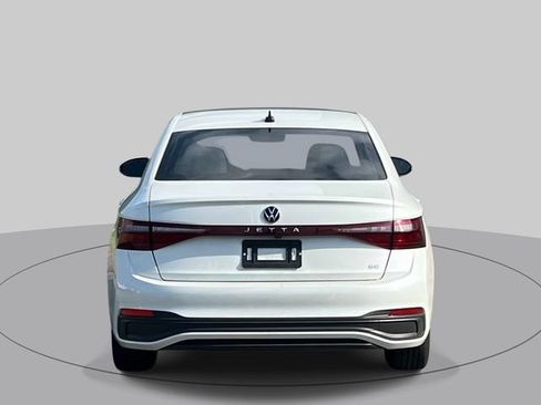 Used 2025 Volkswagen Jetta SE FWD image 4