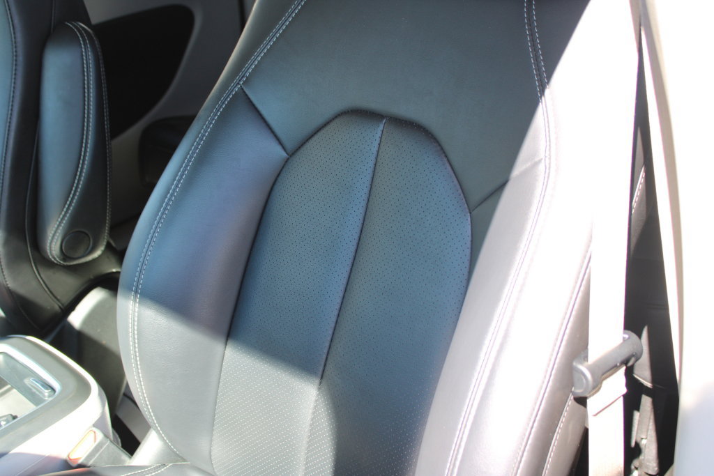 Used 2024 Chrysler Pacifica Touring-L FWD image 20