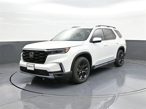 New 2025 Honda Pilot Touring image 1