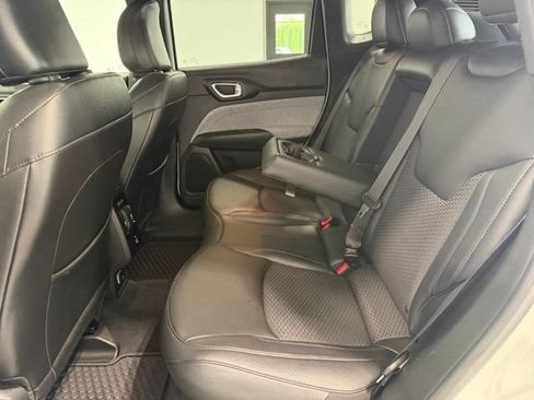 Used 2024 Jeep Compass Latitude w/ Convenience Group AWD/4WD image 27