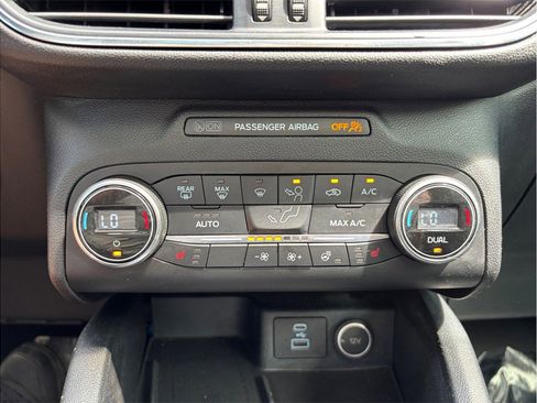 Used 2020 Ford Escape Titanium w/ Titanium Premium Package 2.0 FWD image 34