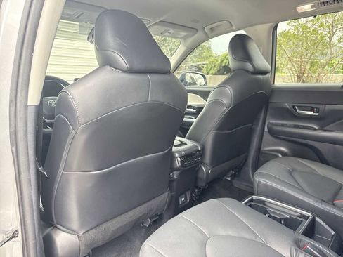 Used 2024 Toyota Grand Highlander AWD Hybrid image 16