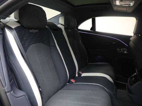 Certified 2025 Bentley Flying Spur Plug-In Hybrid image 28