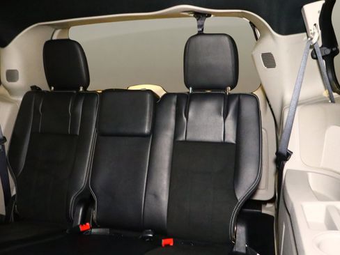 Used 2019 Dodge Grand Caravan SXT image 17