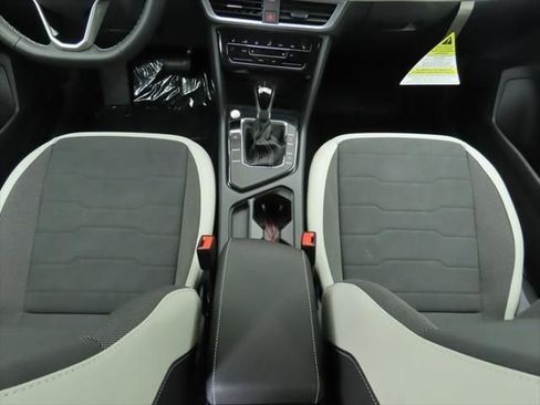 New 2026 Volkswagen Taos SE image 16