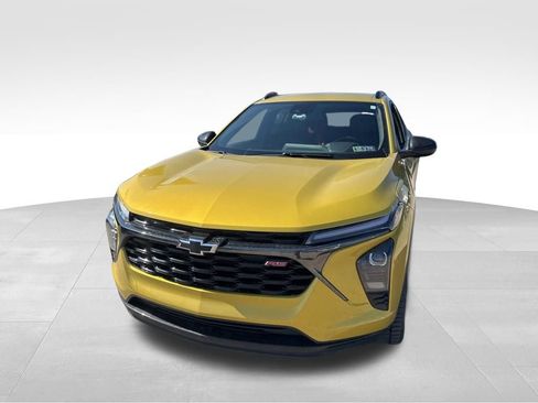 Used 2024 Chevrolet Trax RS w/ Driver Confidence Package image 2