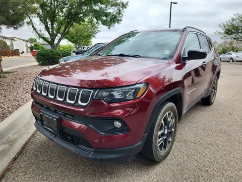 Used 2022 Jeep Compass Latitude AWD/4WD image 3