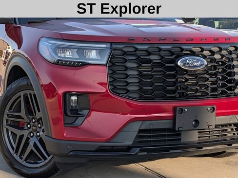 Used 2025 Ford Explorer ST AWD/4WD image 3