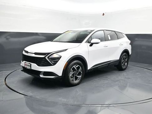Used 2025 Kia Sportage LX image 4