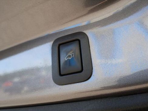 Used 2017 Toyota Highlander Limited AWD/4WD image 7
