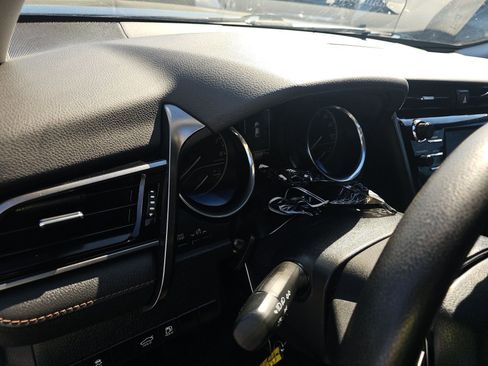 Used 2019 Toyota Camry LE image 11