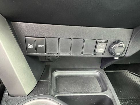 Used 2016 Toyota RAV4 XLE FWD image 16