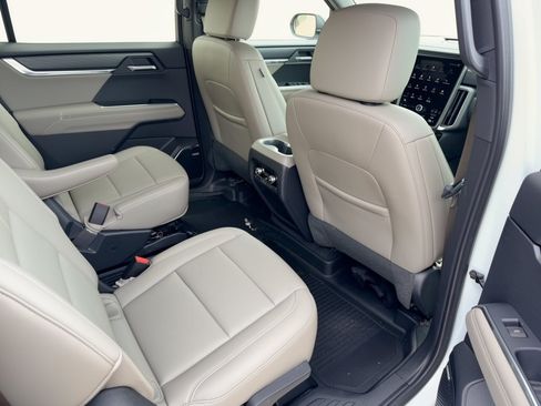 Used 2024 GMC Acadia Elevation w/ LPO, Floor Liner Package FWD image 29