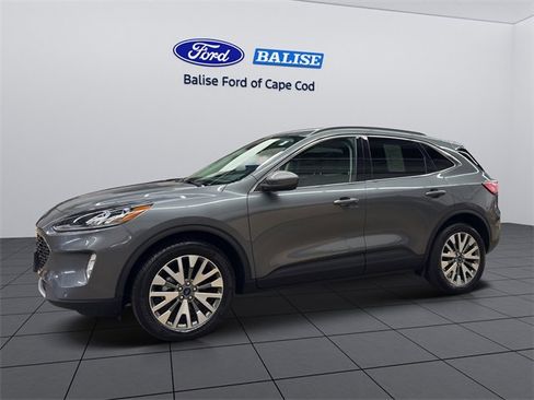 Used 2022 Ford Escape Titanium image 2