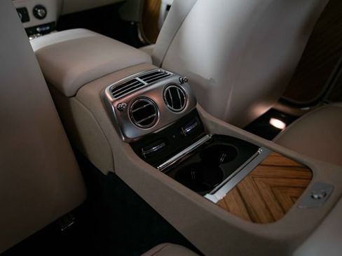 Used 2014 Rolls-Royce Wraith RWD image 17
