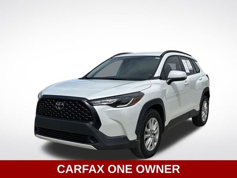 Used 2022 Toyota Corolla Cross LE image 2