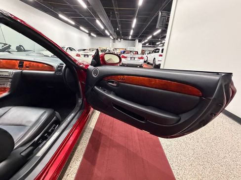 Used 2007 Lexus SC 430 Convertible w/ Preferred Accessory Pkg RWD image 18