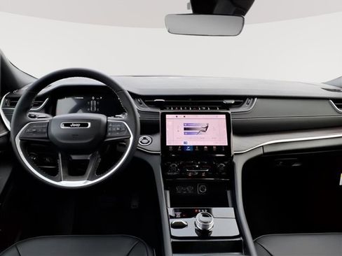 New 2025 Jeep Grand Cherokee Limited image 12
