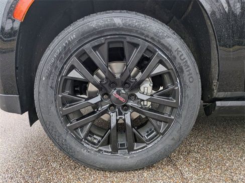 Used 2021 GMC Yukon XL Denali w/ Denali Premium Package image 10