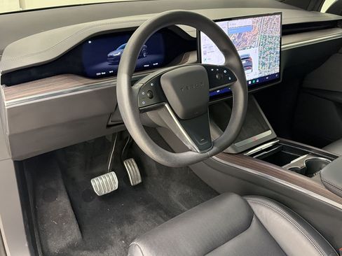 Used 2025 Tesla Model X AWD/4WD image 4
