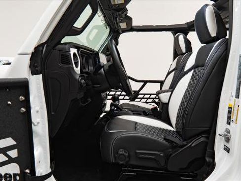 Used 2025 Jeep Gladiator Sport image 24