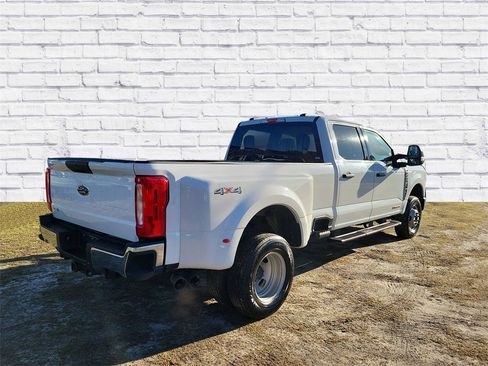 Used 2024 Ford F350 XLT image 2
