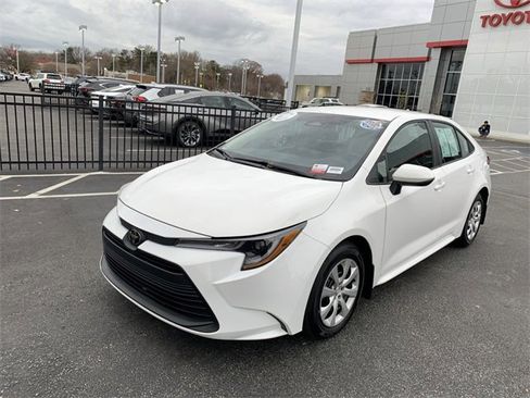 Used 2025 Toyota Corolla LE image 1
