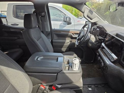 Used 2023 Chevrolet Silverado 1500 LT image 3