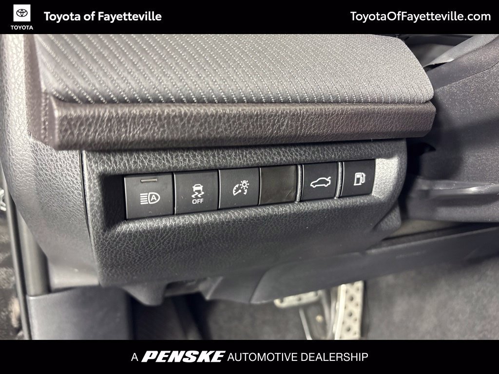Used 2025 Toyota Camry SE w/ Convenience Package FWD image 30