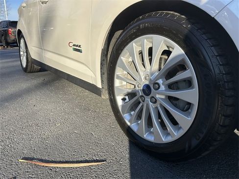 Certified 2017 Ford C-MAX Energi SE w/ Equipment Group 402A image 11