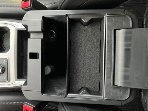 Used 2023 Ford Explorer XLT w/ Equipment Group 202A image 24