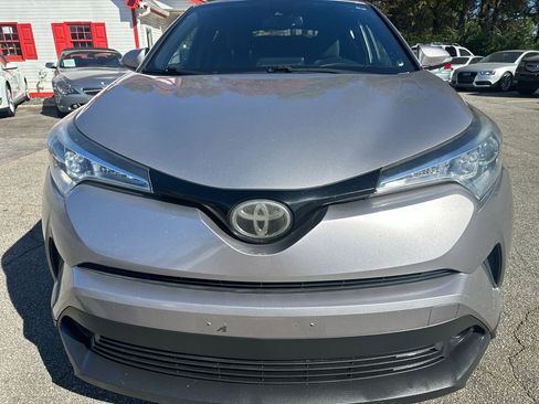 Used 2018 Toyota C-HR XLE image 2